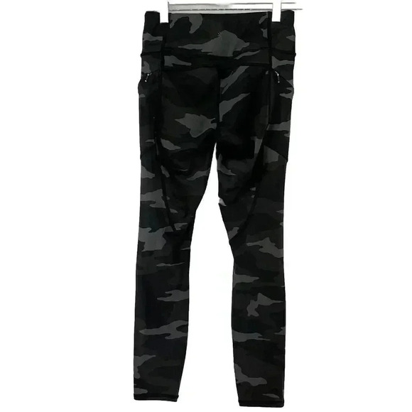 Athleta Size Extra Small Camo‎ Contender 7/8 Tight Black Pocket EUC - Picture 3 of 8